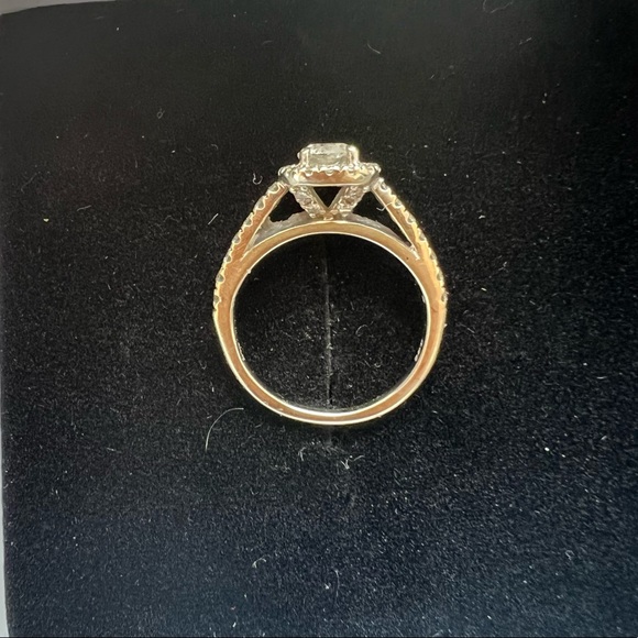 Multi-diamond round cut. 1 carat engagement ring - Picture 3 of 8